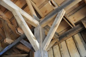 Zoom sur l’importance de traiter les bois de charpente
